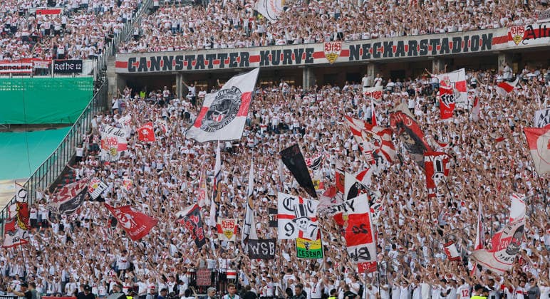 Berlin , Fußball DFB Pokal Finale 2026 , FC Bayern München vs. VfB Stuttgart , Stuttgarter Fans