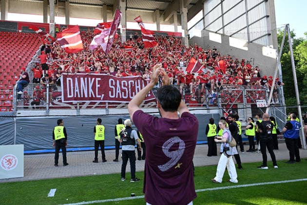 23.05.2026, xpsx, Fußball Finale Hessenpokal, SG Barockstadt Fulda-Lehnerz - SV Wehen Wiesbaden v.l. Jubel, Freude über den Pokalsieg Sascha Mockenhaupt (SV Wehen Wiesbaden) (DFL DFB REGULATIONS PROHIBIT ANY USE OF PHOTOGRAPHS as IMAGE SEQUENCES and or QUASI-VIDEO) Offenbach