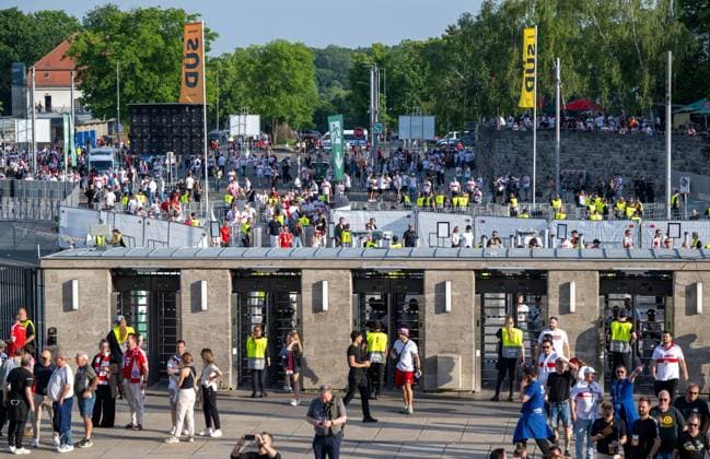 Fußball, Herren, Saison 2025 2026, 83. DFB-Pokal-Finale, FC Bayern München - VfB Stuttgart, neue Einlass-Situation am Südtor für Fans des VfB Stuttgart, 23.05. 2026, Copyright: xMatthiasxKochx