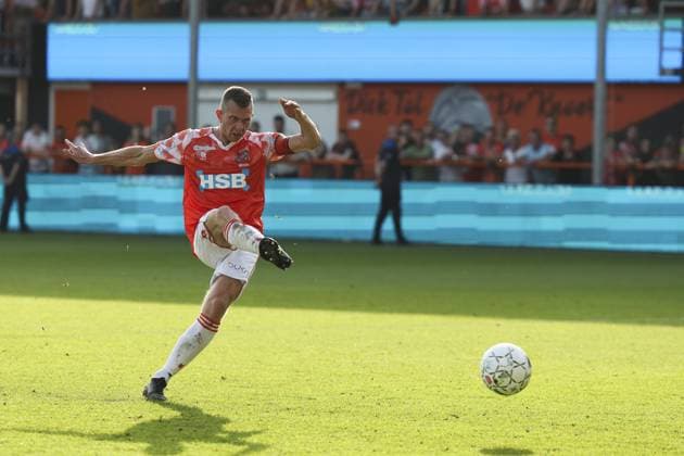 VOLENDAM - Robert Muhren of FC Volendam scores his penalty during the promotion relegation play-off final match between FC Volendam and Willem II at the Kras Stadium on 23 May 2026 in Volendam, the Netherlands. SONNY LENSEN ANP Play-offs Promotion Relegation - FINAL 2025-2026 xVIxANPxSportx xxANPxIVx 559149601 originalFilename: 559149601.jpg