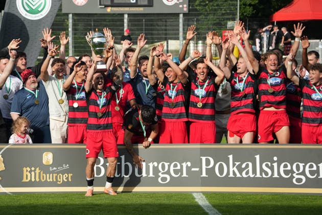 Deutschland: Bitburger-Pokalfinale 2026, S.C. Fortuna Köln vs. Viktoria Köln - 23.05.2026 - Sportpark Höhenberg (Köln): Tor und Torjubel, Pokal, Stadion, Gesamtansicht Überblick, Fans, Jubel, Freude, Emotionen