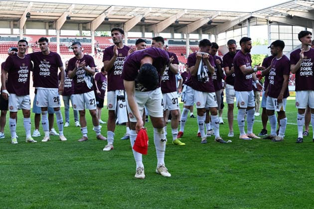 23.05.2026, xpsx, Fußball Finale Hessenpokal, SG Barockstadt Fulda-Lehnerz - SV Wehen Wiesbaden v.l. Jubel, Freude über den Pokalsieg Sascha Mockenhaupt (SV Wehen Wiesbaden) (DFL DFB REGULATIONS PROHIBIT ANY USE OF PHOTOGRAPHS as IMAGE SEQUENCES and or QUASI-VIDEO) Offenbach