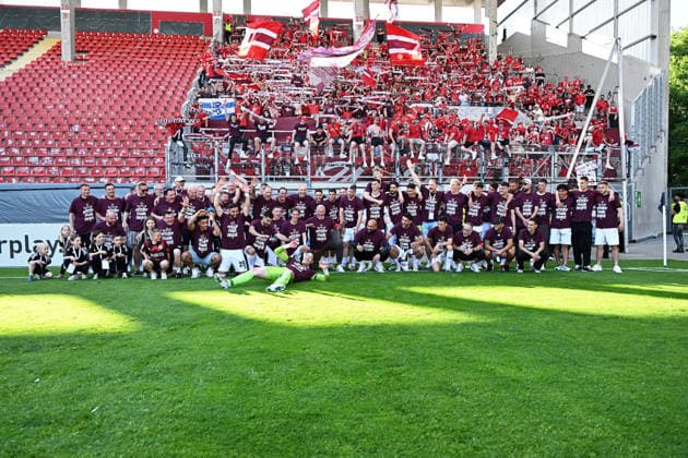 23.05.2026, xpsx, Fußball Finale Hessenpokal, SG Barockstadt Fulda-Lehnerz - SV Wehen Wiesbaden v.l. Jubel, Freude über den Pokalsieg (DFL DFB REGULATIONS PROHIBIT ANY USE OF PHOTOGRAPHS as IMAGE SEQUENCES and or QUASI-VIDEO) Offenbach