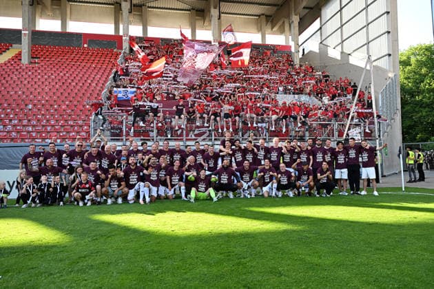 23.05.2026, xpsx, Fußball Finale Hessenpokal, SG Barockstadt Fulda-Lehnerz - SV Wehen Wiesbaden v.l. Jubel, Freude über den Pokalsieg (DFL DFB REGULATIONS PROHIBIT ANY USE OF PHOTOGRAPHS as IMAGE SEQUENCES and or QUASI-VIDEO) Offenbach