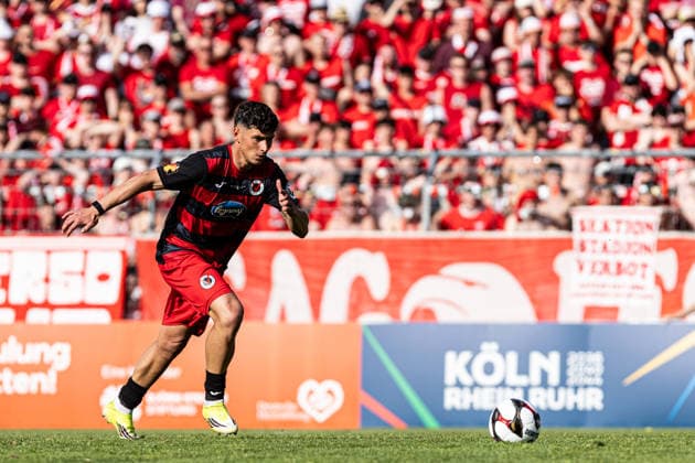 Finaltag der Amateure 2026: SC Fortuna Köln - FC Viktoria Köln; Sportpark Höhenberg, Köln; 23.05.2026 Taylan Duman (FC Viktoria Köln, 4) bei Elfmeterschießen, Elfmeter. Finaltag der Amateure 2026: SC Fortuna Köln - FC Viktoria Köln; Sportpark Höhenberg, Köln; 23.05.2026 Copyright: xBEAUTIFULxSPORTS Buriakovx