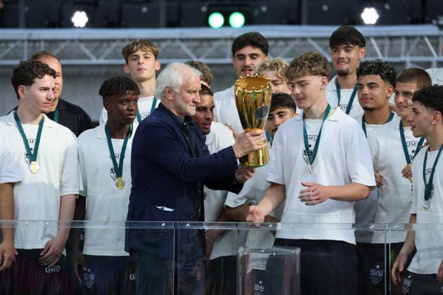 23.05.26 DFB-Pokal Finale 2026 FC Bayern München - VfB Stuttgart Deutschland, Berlin, 23.05.2026, Fussball, Saison 2025 2026, DFB-Pokal Finale 2026 Berlin, Siegerehrung U19 VfB Stuttgart. Rudi Völler, links, VfB Kapitän Yanik Spalt, rechts .