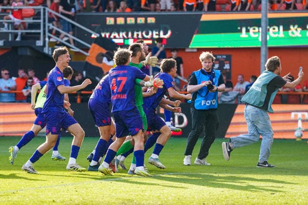2026-05-23 FC Volendam v Willem II - Dutch Eredivsie Kwalificatie - Finale VOLENDAM, NETHERLANDS - MAY 23: Thomas Didillon-Hodl keeper of Willem II celebrates the winning penalty during the Dutch Eredivsie Kwalificatie - Finale match between FC Volendam and Willem II at Kras Stadion on May 23, 2026 in Volendam, Netherlands. Volendam Kras Stadion Netherlands Content not available for redistribution in The Netherlands directly or indirectly through any third parties. Copyright: xAndrexWeeningx