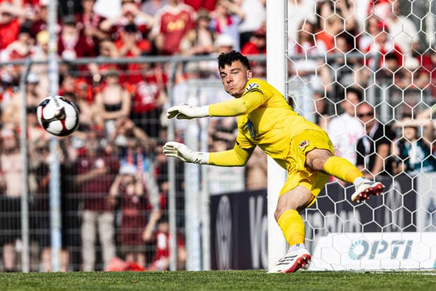 Finaltag der Amateure 2026: SC Fortuna Köln - FC Viktoria Köln; Sportpark Höhenberg, Köln; 23.05.2026 Arne Schulz (FC Viktoria Köln, 27) bei Elfmeterschießen, Elfmeter. Finaltag der Amateure 2026: SC Fortuna Köln - FC Viktoria Köln; Sportpark Höhenberg, Köln; 23.05.2026 Copyright: xBEAUTIFULxSPORTS Buriakovx