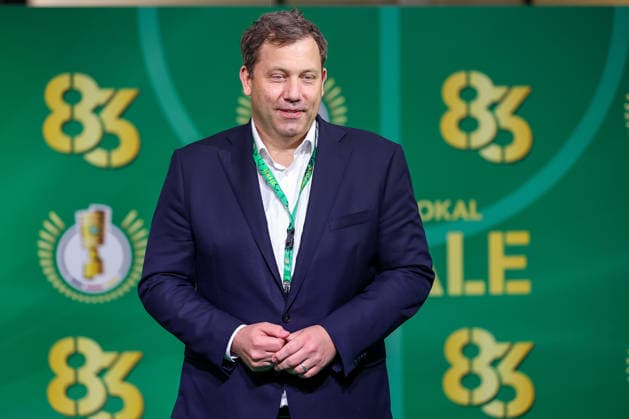 23.05.2026, Fußball, 83. DFB-Pokal Finale,, FC Bayern München - VfB Stuttgart, Olympioastadion Berlin, Saison 2025 2026: Lars Klingbeil Stellvertreter des Bundeskanzlers beim Catwalk über den Grünen Teppich vor dem Spiel Promis VIP DFB regulations prohibit any use of photographs as image sequences and or quasi-video. Berlin Deutschland
