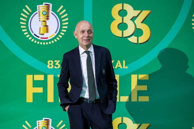 23.05.2026, Fußball, 83. DFB-Pokal Finale,, FC Bayern München - VfB Stuttgart, Olympioastadion Berlin, Saison 2025 2026: Präsident des Deutschen Fußball-Bundes Bernd Neuendorf beim Catwalk über den Grünen Teppich vor dem Spiel Promis VIP DFB regulations prohibit any use of photographs as image sequences and or quasi-video. Berlin Deutschland