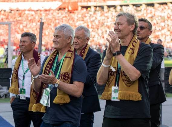 Fußball, Herren, Saison 2025 2026, 83. DFB-Pokal-Finale, FC Bayern München - VfB Stuttgart, v. l. die Stuttgarter Legenden Krassimir Balakow, Armin Veh und Guido Buchwald vor dem Spiel, 23.05. 2026, Copyright: xMatthiasxKochx