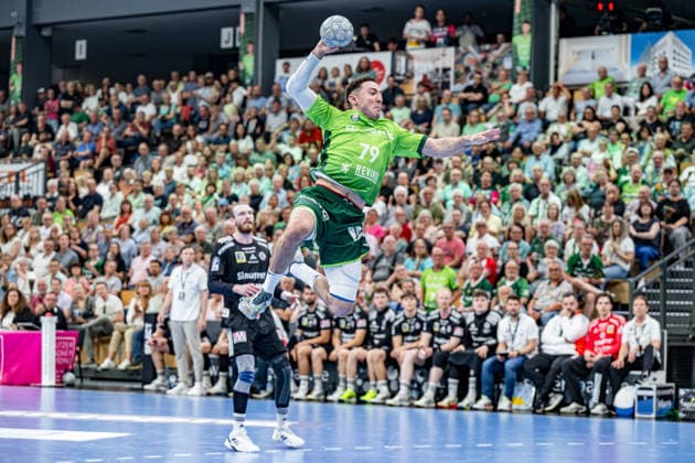 Handball Bundesliga; HSG Wetzlar - HC Erlangen, 23.05.26 Ahmed Nafea (HSG Wetzlar, 79), Christopher Bissel (HC Erlangen, 21) Handball Bundesliga; HSG Wetzlar - HC Erlangen: Wetzlar, 23.05.26 Copyright: xBEAUTIFULxSPORTS Roeczeyx