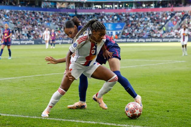 Barcelona forward Salma Paralluelo (behind) battles for the ball with Olympique s Ashley Lawrence during the Champions League final between FC Barcelona, Barca and Olympique Lyonnais at the Ullevaal Stadium in Oslo, Norway, 23 May 2026. FC Barcelona vs Olympique de Lyon !ACHTUNG: NUR REDAKTIONELLE NUTZUNG!  Copyright: xAlbertoxEstévezx GRAF9930 20260523-55020381581_1