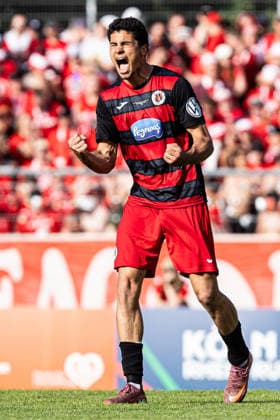 Finaltag der Amateure 2026: SC Fortuna Köln - FC Viktoria Köln; Sportpark Höhenberg, Köln; 23.05.2026 Jakob Sachse (FC Viktoria Köln, 40) bei Elfmeterschießen, Elfmeter. Spieler bejubelt Tor. Finaltag der Amateure 2026: SC Fortuna Köln - FC Viktoria Köln; Sportpark Höhenberg, Köln; 23.05.2026 Copyright: xBEAUTIFULxSPORTS Buriakovx