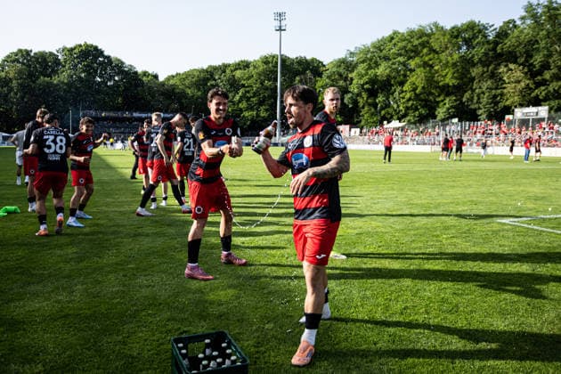 Finaltag der Amateure 2026: SC Fortuna Köln - FC Viktoria Köln; Sportpark Höhenberg, Köln; 23.05.2026 Simon Handle (FC Viktoria Köln, 7) bejubelt Sieg nach dem Spiel. Finaltag der Amateure 2026: SC Fortuna Köln - FC Viktoria Köln; Sportpark Höhenberg, Köln; 23.05.2026 Copyright: xBEAUTIFULxSPORTS Buriakovx