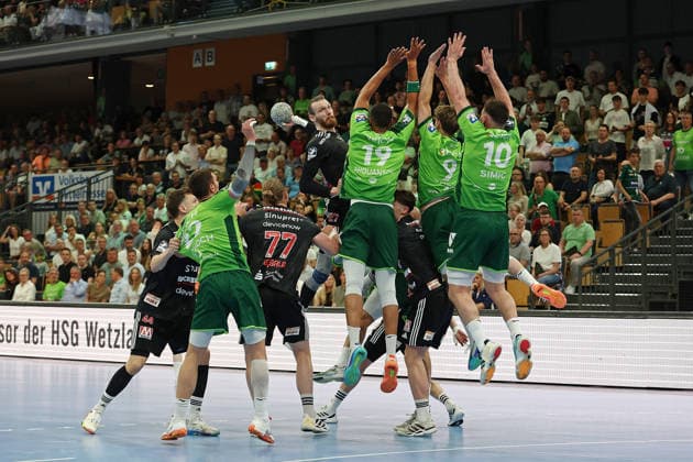 23.05.2026, xovx, Handball Daikin Handball-Bundesliga, HSG Wetzlar - HC Erlangen v.l. Andri Runarsson (HC Erlangen), Jona Schoch (HSG Wetzlar), Maciej Gebala (HC Erlangen), Antonio Metzner (HC Erlangen), Philipp Ahouansou (HSG Wetzlar), Christopher Bissel (HC Erlangen), Niklas Theiß (HSG Wetzlar), Josip Simic (HSG Wetzlar) Wetzlar Buderus Arena Hessen Deutschland (DE)