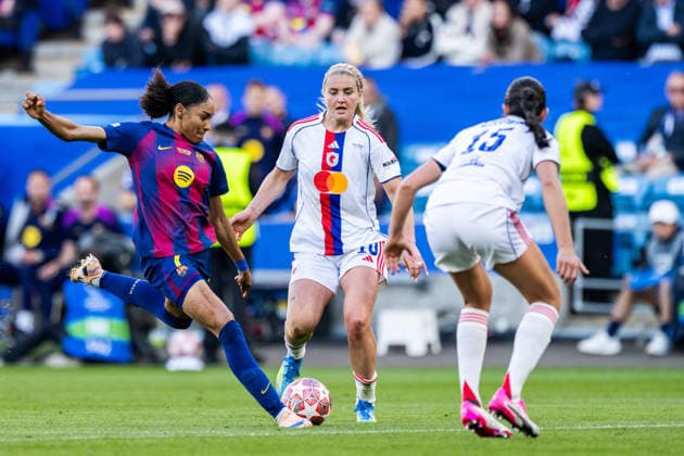 260523 Salma Paralluelo of Barcelona scores 3-0 next to Lindsey Heaps of Lyon during the UEFA Women s Champions League final football match between Barcelona and Lyon on May 23, 2026 in Oslo. Photo: Vegard Grott BILDBYRAN kod VG VG0925 bbeng football fotball fotboll soccer champions league finale final final 2026 mesterligaen dam fcb barcelona lyon ol lyonnes Copyright: VEGARDxGRoTT BB260523VG055
