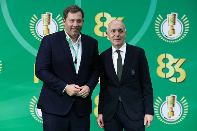Sport Bilder des Tages DFB Pokalfinale - FC Bayern München - VfB Stuttgart am 23.05.2026 im Olympiastadion in Berlin Finanzminister Lars Klingbeil (l, SPD) und ernd Neuendorf, Präsident des Deutschen Fußball-Bundes (DFB) auf dem grünen Teppich. *** DFB Cup Final FC Bayern Munich VfB Stuttgart on 23 May 2026 at the Olympic Stadium in Berlin Finance Minister Lars Klingbeil l, SPD and ernd Neuendorf, President of the German Football Association DFB on the green carpet MH