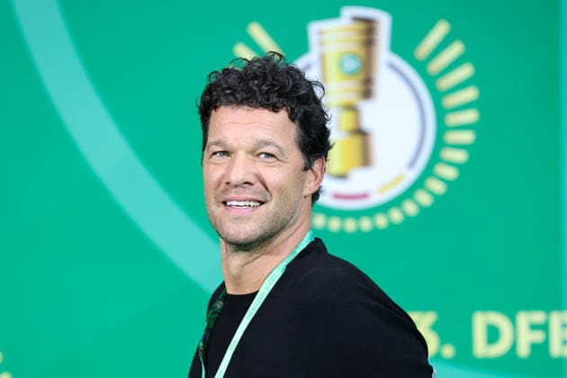 DFB Pokalfinale - FC Bayern München - VfB Stuttgart am 23.05.2026 im Olympiastadion in Berlin Michael Ballack auf dem grünen Teppich.