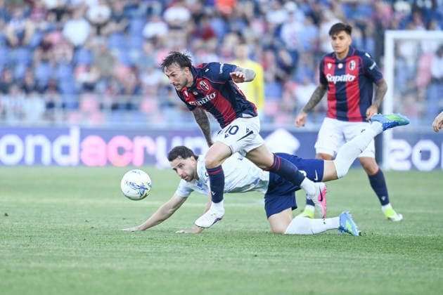 May 23, 2026, Bologna, Italy: Bologna s Federico Bernardeschi hindered by Inter s Carlos Augusto during the italian soccer Serie A match between Bologna FC vs Inter Fc Internazionale on May 23, 2026 at the Renato Dall Ara Stadium in Bologna, Italy. ANSA Gianluca Ricci. Soccer: Serie A; Bologna Vs Inter  - ZUMAa110 20260523_zaf_a110_028 Copyright: xRiccixGianlucax