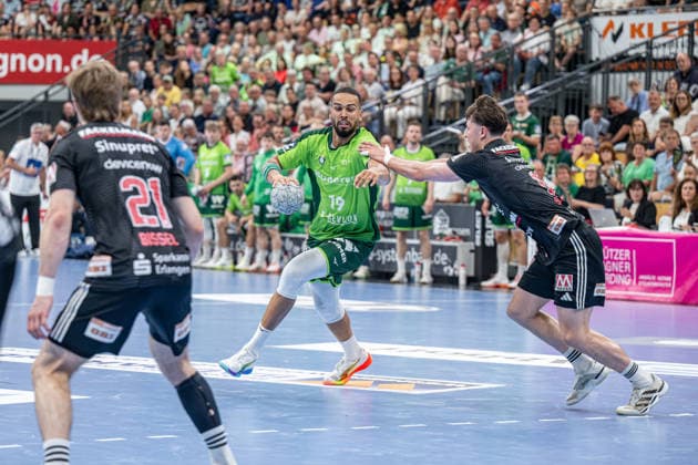 Handball Bundesliga; HSG Wetzlar - HC Erlangen, 23.05.26 Philipp Ahouansou (HSG Wetzlar, 19), Florian Scheerer (HC Erlangen, 10), Christopher Bissel (HC Erlangen, 21) Handball Bundesliga; HSG Wetzlar - HC Erlangen: Wetzlar, 23.05.26 Copyright: xBEAUTIFULxSPORTS Roeczeyx