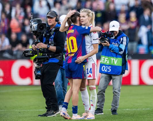 260523 Caroline Graham Hansen of Barcelona and Ada Hegerberg of Lyon after the UEFA Women s Champions League final football match between Barcelona and Lyon on May 23, 2026 in Oslo. Photo: Vegard Grott BILDBYRAN kod VG VG0925 bbeng football fotball fotboll soccer champions league finale final final 2026 mesterligaen dam fcb barcelona lyon ol lyonnes Copyright: VEGARDxGRoTT BB260523VG057