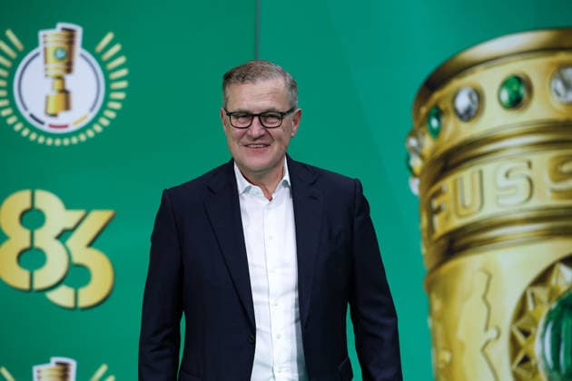 DFB Pokalfinale - FC Bayern München - VfB Stuttgart am 23.05.2026 im Olympiastadion in Berlin Vorstandsvorsitzender von FC Bayern München, Jan-Christian Dreesen auf dem grünen Teppich.