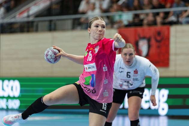 Fabienne Büch (Halle, 15), Laura Szabo (Zwickau, 6), SV Union Halle-Neustadt vs. BSV Sachsen Zwickau, Handball Bundesliga Frauen, Play-Offs 5-11 Spieltag 6, Saison 2025 26, 23.05.2026 Halle SWH Arena Sachsen-Anhalt Deutschland