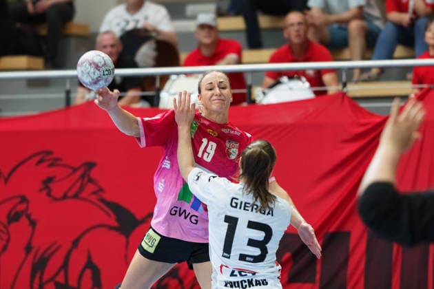 Lea Gruber (Halle, 19), Jasmina Gierga (Zwickau, 13), SV Union Halle-Neustadt vs. BSV Sachsen Zwickau, Handball Bundesliga Frauen, Play-Offs 5-11 Spieltag 6, Saison 2025 26, 23.05.2026 Halle SWH Arena Sachsen-Anhalt Deutschland