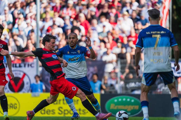 Leonhard Muenst (Viktoria Köln, 05) im Zweikampf mit Robin Afamefuna (Fortuna Koeln, 22) Fortuna Köln vs. FC Viktoria Köln, Fussball, Landespokal Mittelrhein 2025 26, Finale, Saison 2025 26, 23.05.2026, Fortuna Köln vs. FC Viktoria Köln, Fussball, Landespokal Mittelrhein, Finale, Saison 2025 26, 23.05.2026 Köln Copyright: xEibner-Pressefoto LukasxBaldygax EP_LBA