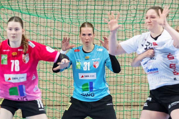 Lucy Strauchmann (Halle, 78), Torhüterin Sofie Kruggel (Halle, 31), Victoria Hasselbusch (Zwickau, 31), SV Union Halle-Neustadt vs. BSV Sachsen Zwickau, Handball Bundesliga Frauen, Play-Offs 5-11 Spieltag 6, Saison 2025 26, 23.05.2026 Halle SWH Arena Sachsen-Anhalt Deutschland