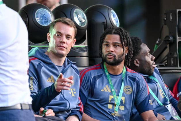 Torwart Manuel Neuer (FC Bayern München) und Serge Gnabry (FC Bayern München) gestures Looks on during the DFB Cup Final 2026 match between FC Bayern München and VfB Stuttgart at Olympiastadion on May 23, 2026 in Berlin, Germany. (Photo by Harry Langer DeFodi Images) -