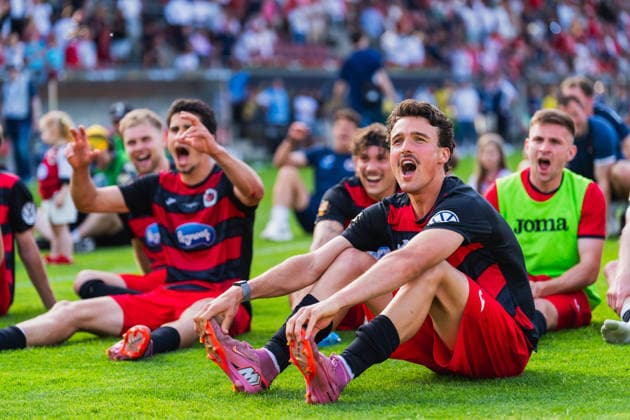 Leonhard Muenst (Viktoria Köln, 05) singt die Humba Fortuna Köln vs. FC Viktoria Köln, Fussball, Landespokal Mittelrhein 2025 26, Finale, Saison 2025 26, 23.05.2026, Fortuna Köln vs. FC Viktoria Köln, Fussball, Landespokal Mittelrhein, Finale, Saison 2025 26, 23.05.2026 Köln Copyright: xEibner-Pressefoto LukasxBaldygax EP_LBA