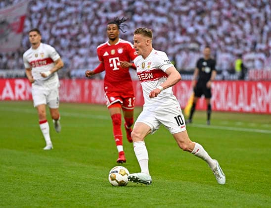 RECORD DATE NOT STATED 23.05.2026, Fussball DFB-Pokal 2025 2026, Finale, FC Bayern München - VfB Stuttgart, im Olympiastadion Berlin. Michael Olise (FC Bayern München) gegen Chris Führich (Stuttgart)