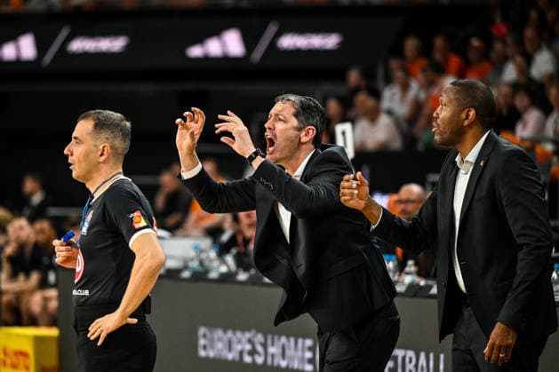GER, BBL, Playoffs, ratiopharm Ulm vs BMA365 Bamberg Baskets 23.05.2026, ratiopharm arena, Neu-Ulm, GER, BBL, Playoffs, ratiopharm Ulm vs BMA365 Bamberg Baskets, im Bild Schiedsrichter Gentian Cici, Ty Harrelson (Ulm), Tyron McCoy (Ulm)