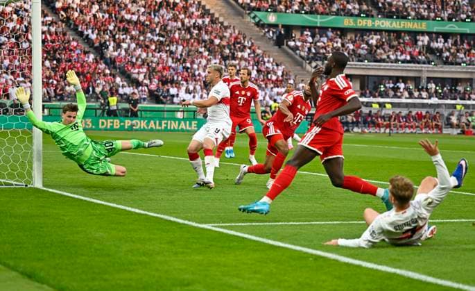 23.05.2026, Fussball DFB-Pokal 2025 2026, Finale, FC Bayern München - VfB Stuttgart, im Olympiastadion Berlin. Torwart Jonas Urbig (FC Bayern München) in Aktion