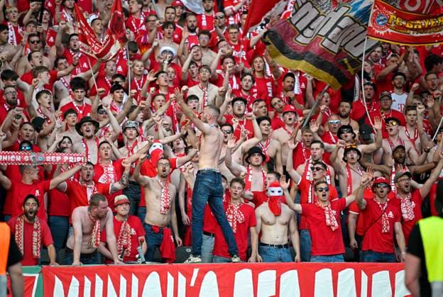 23.05.2026, Fussball DFB-Pokal 2025 2026, Finale, FC Bayern München - VfB Stuttgart, im Olympiastadion Berlin. Die Bayernfans feuern an