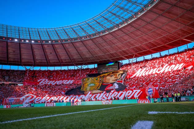 Sport Bilder des Tages 23.05.2026, Fußball, 83. DFB-Pokal Finale,, FC Bayern München - VfB Stuttgart, Olympioastadion Berlin, Saison 2025 2026: Choreografie in den Blöcken auf der Tribüne vor dem Spiel Rekordpokalsieger Banner Schriftzug DFB regulations prohibit any use of photographs as image sequences and or quasi-video. Berlin Deutschland