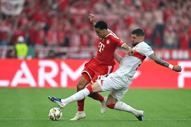 Zweikampf, Aktion Jamal Musiala FC Bayern Muenchen FCB (10) gegen Jeff Chabot VfB Stuttgart (24) 83. DFB Pokalfinale FC Bayern Muenchen FCB vs VFB Stuttgart Olympiastadion Berlin 23.05.2026 DFL REGULATIONS PROHIBIT ANY USE OF PHOTOGRAPHS AS IMAGE SEQUENCES AND OR QUASI-VIDEO 83. DFB Pokalfinale FC Bayern Muenchen FCB vs VFB Stuttgart