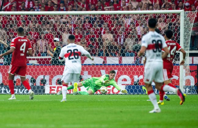 Fußball, Herren, Saison 2025 2026, 83. DFB-Pokal-Finale, FC Bayern München - VfB Stuttgart, Parade von Torhüter Jonas Urbig (Bayern München), 23.05. 2026, Copyright: xMatthiasxKochx