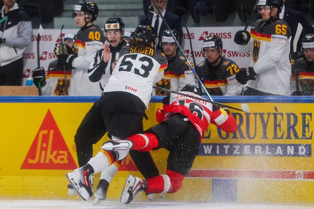 Sport Bilder des Tages Ice hockey, Eishockey - IIHF WC 2026 ZURICH,SWITZERLAND,23.MAY.26 - ICE HOCKEY - IIHF Ice Hockey World Championship, WM, Weltmeisterschaft 2026, group stage, Austria vs Germany. Image shows Moritz Seider (GER) and Dominic Zwerger (AUT).  GEPAxpictures xMaticxKlansek