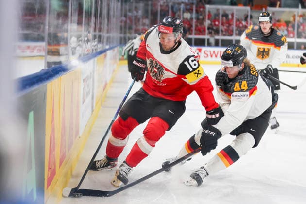 Ice hockey, Eishockey - IIHF WC 2026 ZURICH,SWITZERLAND,23.MAY.26 - ICE HOCKEY - IIHF Ice Hockey World Championship, WM, Weltmeisterschaft 2026, group stage, Austria vs Germany. Image shows Dominic Zwerger (AUT) and Joshua Samanski (GER)  GEPAxpictures xMaticxKlansek