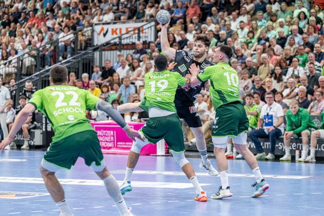 Handball Bundesliga; HSG Wetzlar - HC Erlangen, 23.05.26 Tobias Buck (HC Erlangen, 39), Philipp Ahouansou (HSG Wetzlar, 19), Josip Simic (HSG Wetzlar, 10), Jona Schoch (HSG Wetzlar, 22) Handball Bundesliga; HSG Wetzlar - HC Erlangen: Wetzlar, 23.05.26 Copyright: xBEAUTIFULxSPORTS Roeczeyx