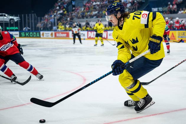260523 Oscar Sundqvist of Sweden during the 2026 IIHF Ice hockey, Eishockey World Championship, WM, Weltmeisterschaft match between Norway and Sweden on May 23, 2026 in Fribourg. Photo: Jesper Zerman BILDBYRAN kod JZ JZ0727 ishockey ice hockey ishockey-vm 2026 vm 2026 iihf world championship norge norway sverige sweden bbeng Copyright: JESPERxZERMAN BB260523JZ015