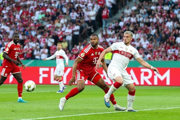 im Zweikampf, Aktion, mit Jonathan Tah 4 (FC Bayern Muenchen), Emredin Demirovic 9 (VfB Stuttgart), FC Bayern Muenchen vs. VfB Stuttgart, Fussball, 83. DFB-Pokalfinale, 23.05.2026 DFL DFB regulations prohibit any use of photographs as image sequences and or quasi-video Berlin Berlin Deutschland