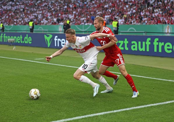 Fussball, Herren, DFB-Pokal Finale, Saison 2025 2026, FC Bayern München - VFB Stuttgart, Olympiastadion Berlin Chris Führich Fuehrich (VFB Stuttgart) (li.) mit Konrad Laimer (FC Bayern München) (re.) im Zweikampf um den Ball DFB, DFL regulations prohibit any use of photographs as image sequences and or quasi-video