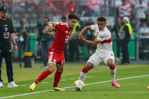 im Zweikampf, Aktion, mit Luis Diaz 14 (FC Bayern Muenchen), Luca Antony Jaquez 14 (VfB Stuttgart), FC Bayern Muenchen vs. VfB Stuttgart, Fussball, 83. DFB-Pokalfinale, 23.05.2026 DFL DFB regulations prohibit any use of photographs as image sequences and or quasi-video Berlin Berlin Deutschland