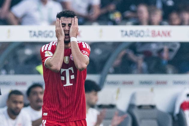 BERLIN, GERMANY - MAY 23: Aleksandar Pavlovic (FC Bayern Muenchen, 45) frustrated, hands in front of his face during the DFB Pokal Final match between FC Bayern Muenchen vs. VfB Stuttgart at Olympic Stadium on May 23, 2026 in Berlin, Germany. DFB REGULATIONS PROHIBIT ANY USE OF PHOTOGRAPHS AS IMAGE SEQUENCES AND OR QUASI-VIDEO. Berlin Germany Copyright: xSteffiexWunderlx