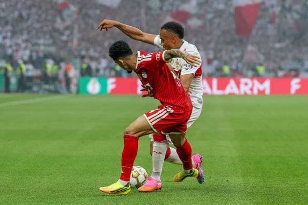 im Zweikampf, Aktion, mit Luis Diaz 14 (FC Bayern Muenchen), Jamie Leweling 18 (VfB Stuttgart), FC Bayern Muenchen vs. VfB Stuttgart, Fussball, 83. DFB-Pokalfinale, 23.05.2026 DFL DFB regulations prohibit any use of photographs as image sequences and or quasi-video Berlin Berlin Deutschland