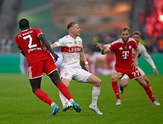 23.05.2026, Fussball DFB-Pokal 2025 2026, Finale, FC Bayern München - VfB Stuttgart, im Olympiastadion Berlin. Chris Führich (Stuttgart) foult hier Dayot Upamecano (FC Bayern München)